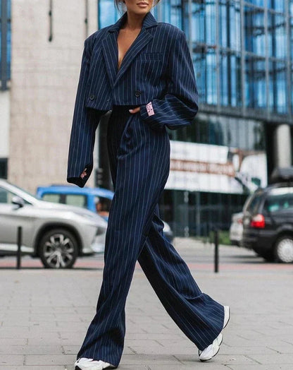 Costume Femme Rayé Bleu Marine Avec Pantalon Et Blazer